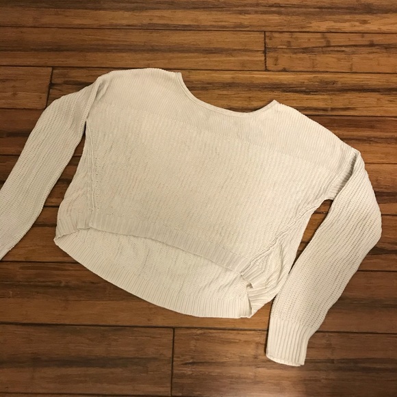 Sweaters - 🦋2/$15🦋 Slightly Cropped Cream Sweater